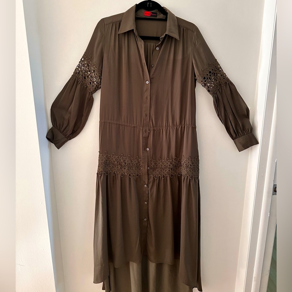FILOMENA FERNANDEZ, unique Miami-based designer. Brown dress.